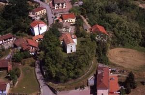 Chiesa romanica di Santo Stefano nel Comune di Rocca dArazzo (AT)